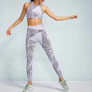 Beyond Yoga | Breakout Geometric High Neck Sports Bra & High Waist Legging Set